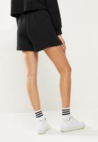 Blake - Quilted jogger shorts - black 