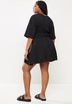 Missguided - Plus size ruched waist short sleeve T-shirt dress - black