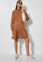 Superbalist - Long sleeve tiered sweat dress - brown