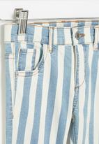 GUESS - Bull denim capri pants - blue & white 