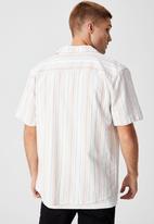 Cotton On - Textured short sleeve shirt - sand