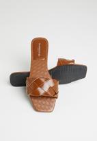 Glamorous - Wide fit woven slide - brown 