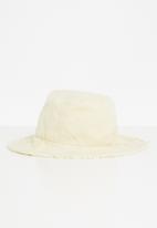 Superbalist - Raw hem bucket hat - white