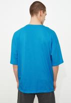 Trendyol - Triangle chest print short sleeve tee - turquoise