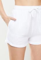 Blake - Pull on shorts - white 