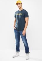 Wrangler - Greensboro regular tapered jeans - blue
