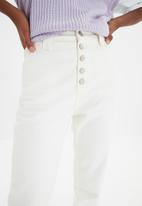 Trendyol - Detailed front button high waist bootcut jeans - ecru
