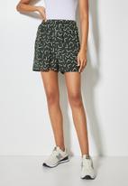 Superbalist - Printed pull on shorts - green & white 