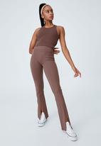 Cotton On - Highwaisted yoga flare - brownie