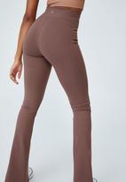 Cotton On - Highwaisted yoga flare - brownie