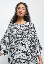 edit - Gauged neck oversized kaftan dress - Black mono palm