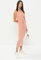 Missguided - Petite tie belt cami ribbed max dress - pink