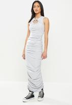 Missguided - Petite tie neck ruched midaxi dress - grey