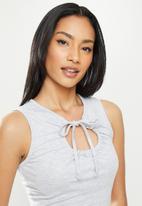 Missguided - Petite tie neck ruched midaxi dress - grey