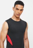 basicthread - Active contrast panel vest - black/red