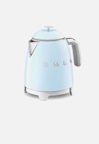 smeg - Retro mini kettle - pastel blue 800 ml