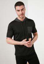 Trendyol - Contrast pocket hooded short sleeve tee - black