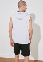 Trendyol - Zip detail sleeveless hooded top - white
