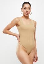 Missguided - Asymmetric knitted bodysuit - biscuit