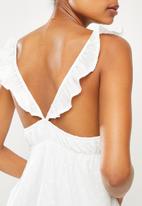Missguided - Frill strap cami dobby dress - white
