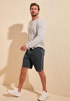 Trendyol - Piping detail contrast drawcord shorts - anthracite