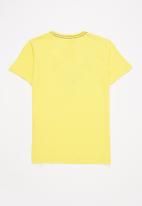 GUESS - Boys core triangle tee - yellow