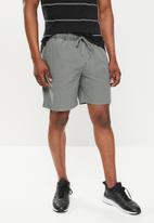 Hi-Tec - Every day volley short - olive