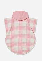 Cotton On - Kids waffle hooded towel - cali pink gingham