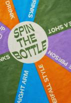 Typo - Party rugs-spin the bottle