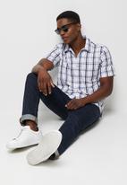 Lark & Crosse - Regular fit check short sleeve shirt - white & navy 