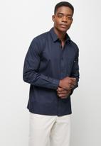 Lark & Crosse - Regular fit cracker poplin pocket long sleeve shirt - navy