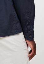 Lark & Crosse - Regular fit cracker poplin pocket long sleeve shirt - navy