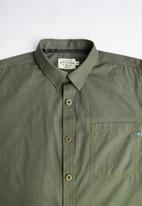 Lark & Crosse - Regular fit cracker poplin pocket long sleeve shirt - khaki