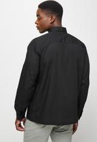 Lark & Crosse - Regular fit cracker poplin pocket long sleeve shirt - black