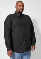 Superbalist - Plus easy care regular fit shirt - black