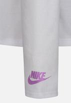 Nike - Nkg iridescent nike futura - white