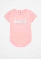 Levi’s® - Levi's high-low graphic tee shirt - pink