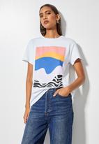 Superbalist - Bold abstract tee - white