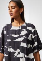 Superbalist - The woven tee dress - navy & white 
