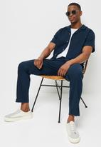 Lark & Crosse - Regular fit lightweight textured short sleeve shirt - navy