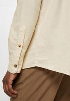 Lark & Crosse - Regular fit lightweight textured long sleeve shirt - beige
