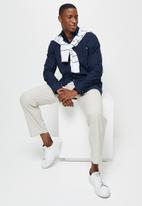 Lark & Crosse - Regular fit lightweight textured shirt - navy