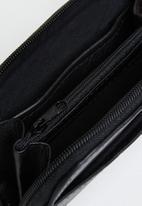 Superbalist - Wristlet leather purse - black
