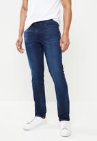 GUESS - Ringer slim fit tapered jeans - blue