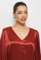 MILLA - Printed v neck blouse - red ochre