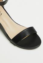 Jada - Barly there ankle strap block heel - black