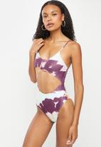 Missguided - Contrast tie dye cut out swimsuit - plum