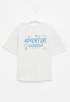 Superbalist Kids - Younger boys oversized boxy  tee - off white