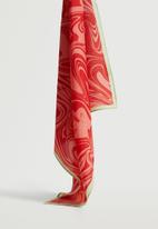 MANGO - Marbled print scarf - red