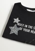 MANGO - T-shirt trust - black